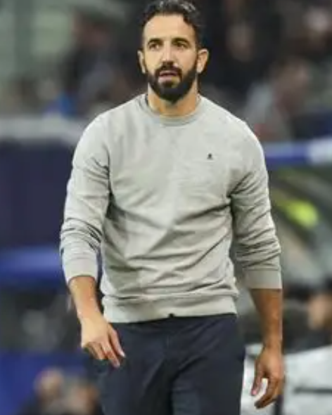 曼联风波：阿隆·斯科尔斯怒喷主帅，球迷反讽引互怼